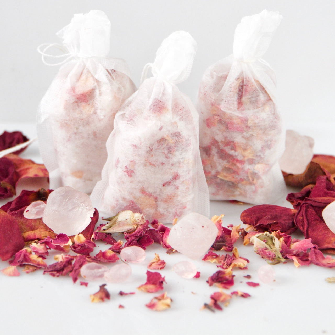 🌸 Rose Quartz Bath Salts – Ritual Teabag for Heart-Centered Self Car